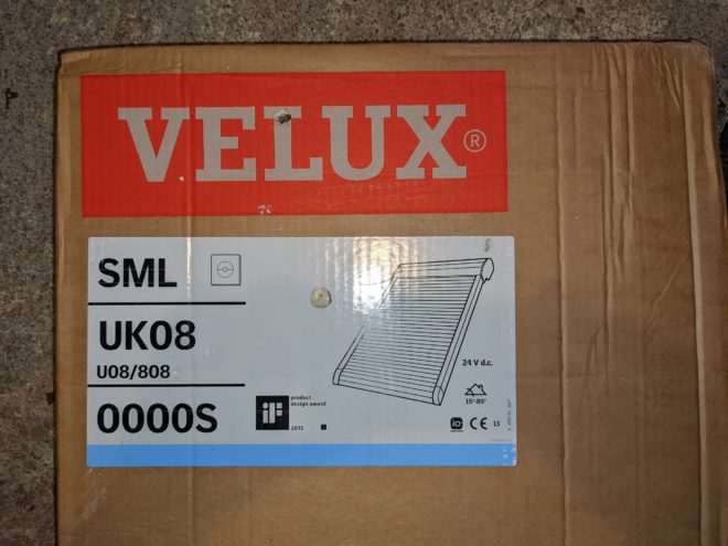 volet roulant électrique de marque VELUX neuf dans son emballage d'origine